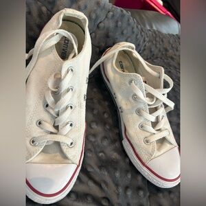 White converse size 3 (youth) Chuck Taylor